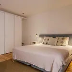 아파트 파이브 스타스 아파트먼트 콤브로 77 *