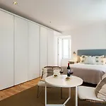 Διαμέρισμα Five Stars Combro 77