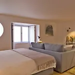 Διαμέρισμα Five Stars Combro 77
